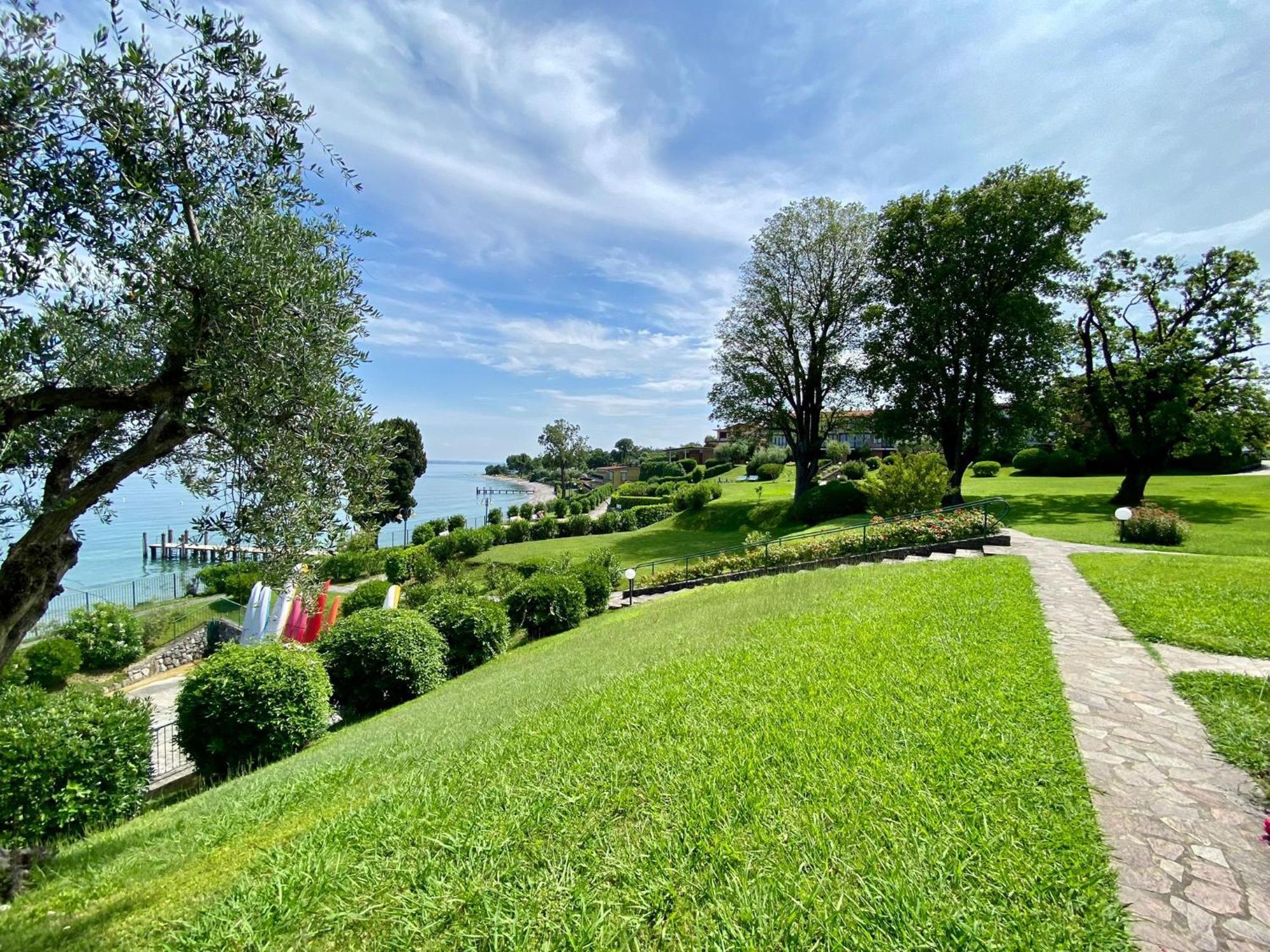 Front Lake Amazing View 马内尔巴 外观 照片